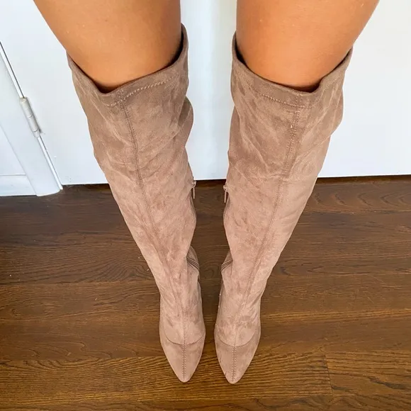 🍂 BRECKELLE’S TAN OVER THE KNEE FAUX SUEDE BEVERLY HEEL BOOTS!