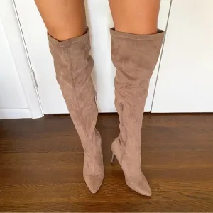 🍂 BRECKELLE’S TAN OVER THE KNEE FAUX SUEDE BEVERLY HEEL BOOTS!