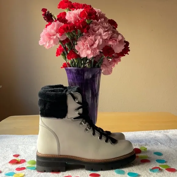 🥾 CLARKS ORIANNA BOOTS 🥾 EUC 🥾