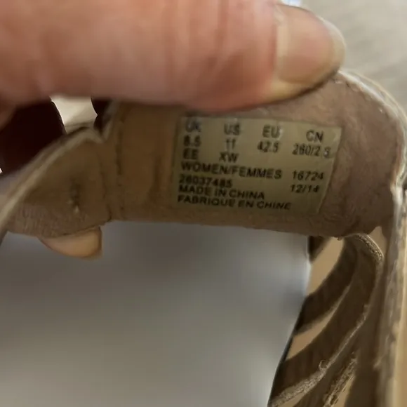🌸 NWB! RARE Extra Wide Clark’s Comfort Sandals