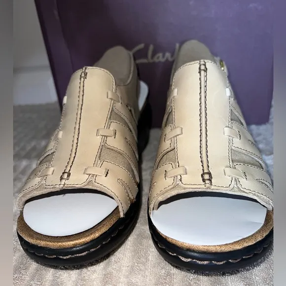 🌸 NWB! RARE Extra Wide Clark’s Comfort Sandals