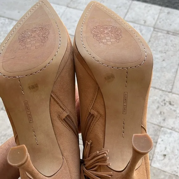 🆕 VINCE CAMUTO PANARYAZ LEATHER FRINGE / STUDDED BOOTS- Size 9.5