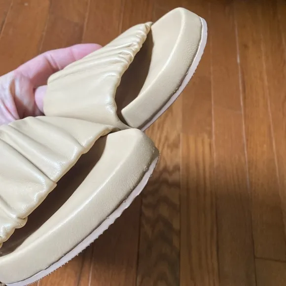 $120 J Crew 10.5 Cream Sandals Pacific scrunchie-strap slides new beige