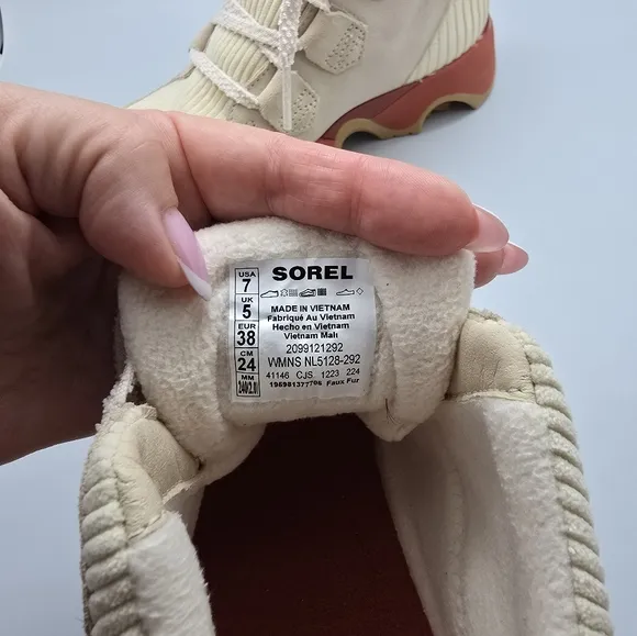 $165 Sorel Kinetic Impact Caribou Plus Women's Waterproof Boots, Size 7 no box