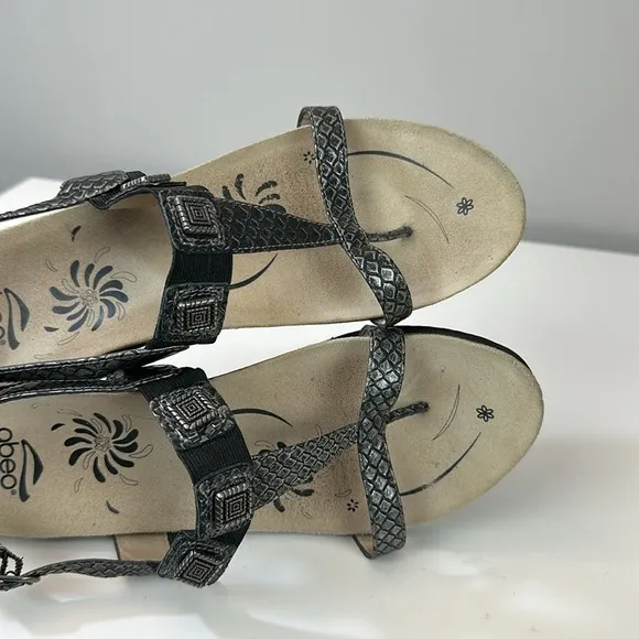 Abeo Pewter Snake Print Sandals Size 11