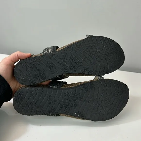 Abeo Pewter Snake Print Sandals Size 11