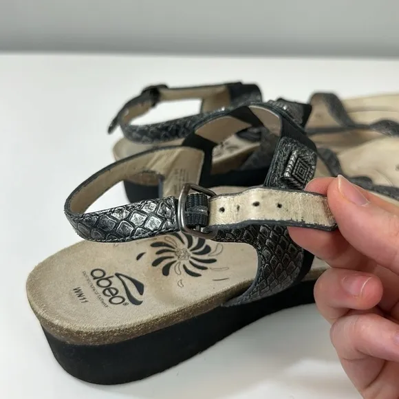 Abeo Pewter Snake Print Sandals Size 11