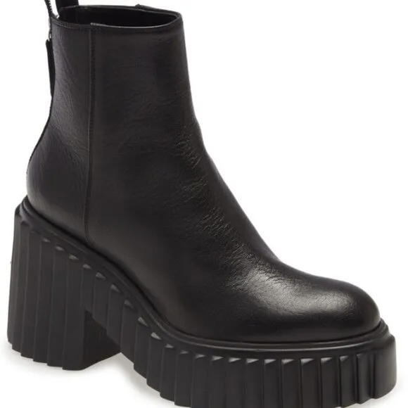 AGL Tiggy Ridged Sole Platform Ankle Boots Block Heel  Size 38.5 (US 8)