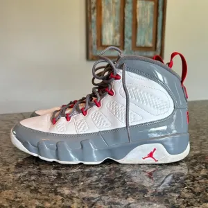 Air Jordan women’s retro 9 fire red Gray and Red Basketball Sneakers EUC 9.5