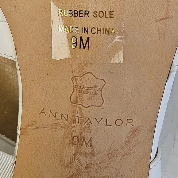 Ann Taylor White Leather Croc Embossed‎ Sandals With Stacked Block Heel Size 9M