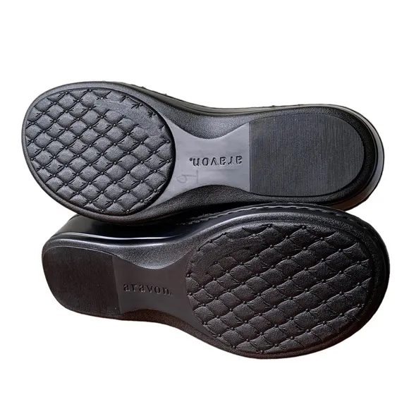 Aravon Black Metallic Suede Cambridge 2 Strap Sandal