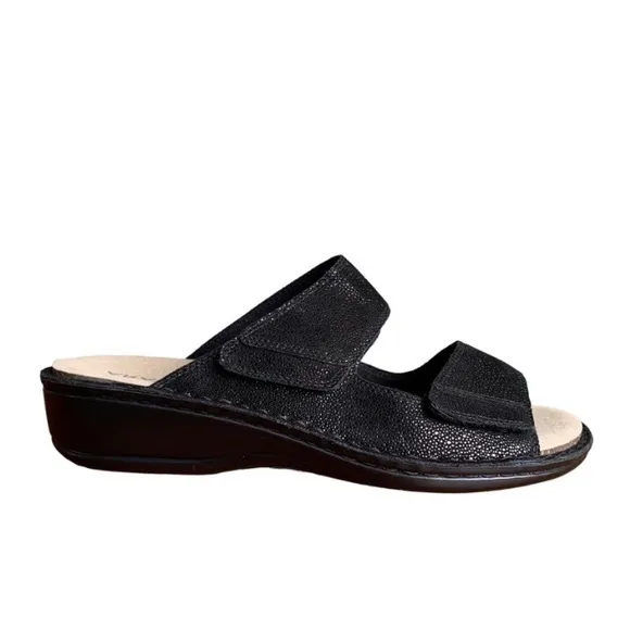 Aravon Black Metallic Suede Cambridge 2 Strap Sandal