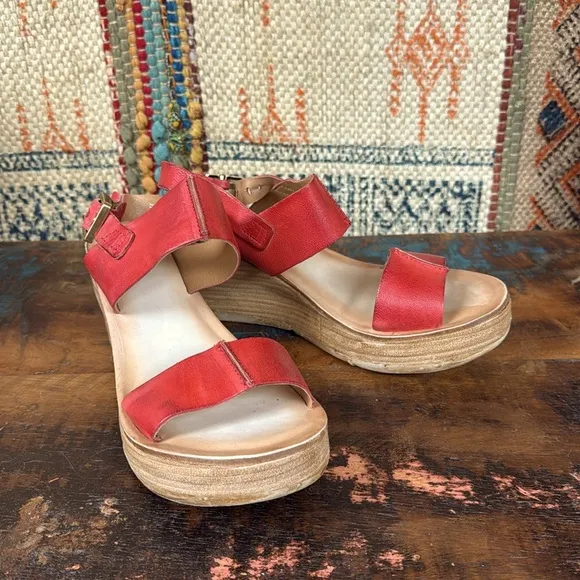 AS98 NIV Sandals in red leather. New in Box.