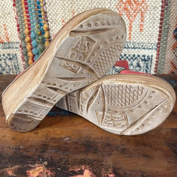 AS98 NIV Sandals in red leather. New in Box.