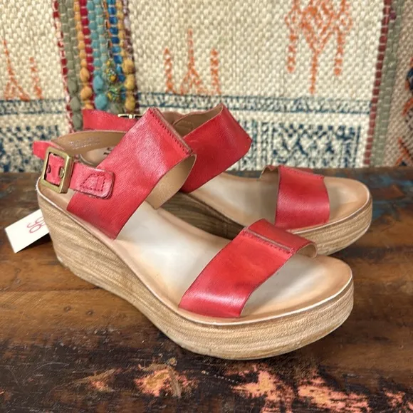 AS98 NIV Sandals in red leather. New in Box.