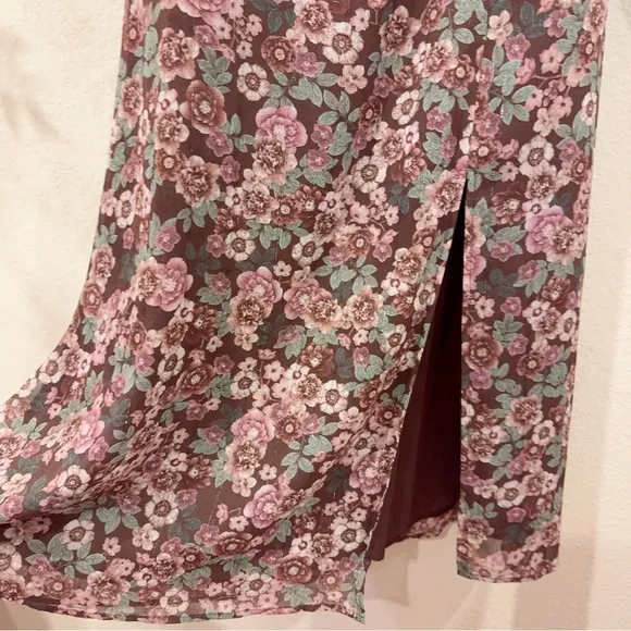ASTR Floral V Front Long Sleeve Midi Dress in Brown Mauve Floral Size Small NWT