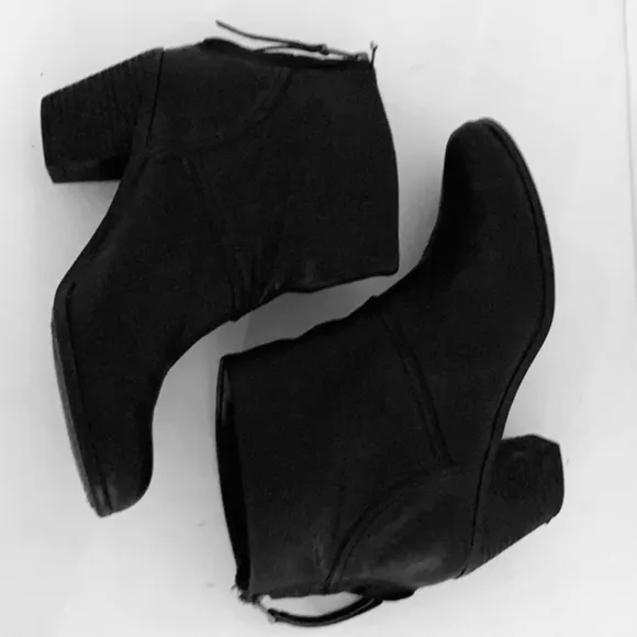 Authentic Sam Edelman black leather ankle boots 8