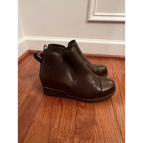 Bacia Women's Brown Wedge Ankle Boots Size 8‎