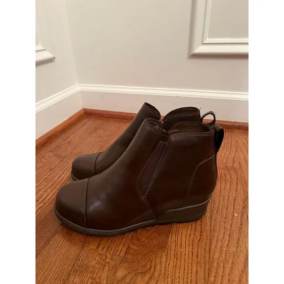 Bacia Women's Brown Wedge Ankle Boots Size 8‎