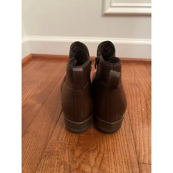 Bacia Women's Brown Wedge Ankle Boots Size 8‎