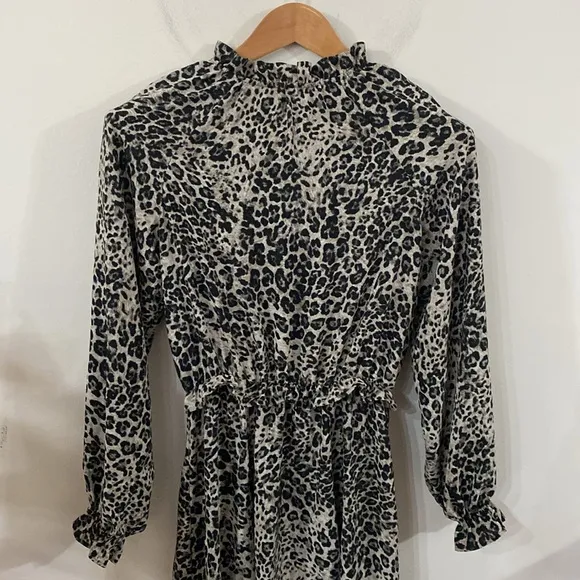 Banana Republic leopard print ruffled voluminous sleeve v-neck maxi dress size 6