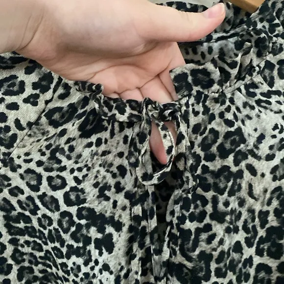 Banana Republic leopard print ruffled voluminous sleeve v-neck maxi dress size 6