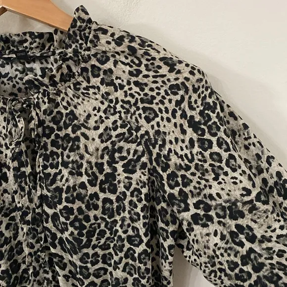 Banana Republic leopard print ruffled voluminous sleeve v-neck maxi dress size 6