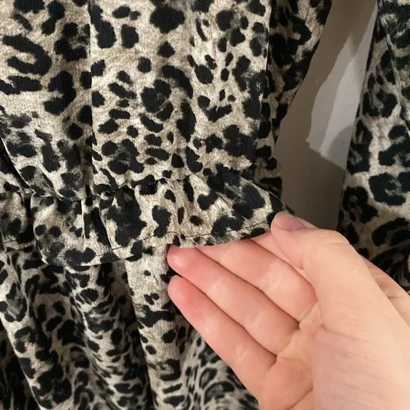 Banana Republic leopard print ruffled voluminous sleeve v-neck maxi dress size 6
