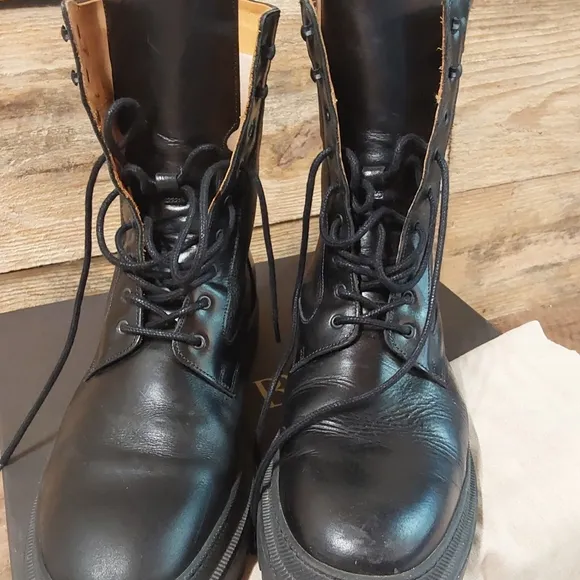 Banana Republic lug sole lace up leather combat men's boots