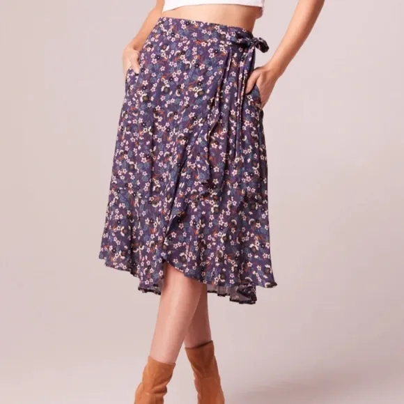 Band Of The Free Linaelle Size Medium Purple Floral Pull-bon Skirt Dark Romance