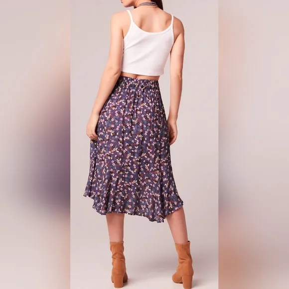 Band Of The Free Linaelle Size Medium Purple Floral Pull-bon Skirt Dark Romance