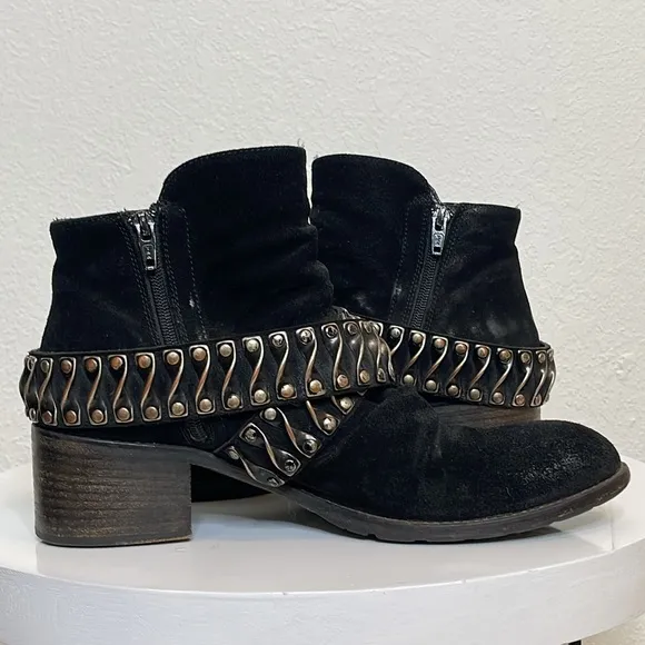 BARNEYS NEW YORK COOP DISTRESSED BLACK SUEDE LEATHER BELTED MOTO ANKLE BOOTS