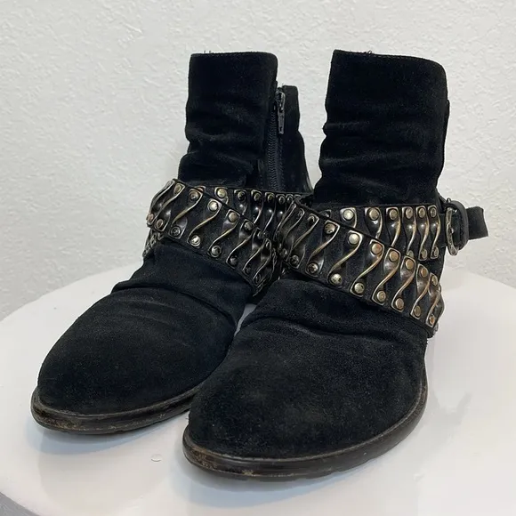 BARNEYS NEW YORK COOP DISTRESSED BLACK SUEDE LEATHER BELTED MOTO ANKLE BOOTS