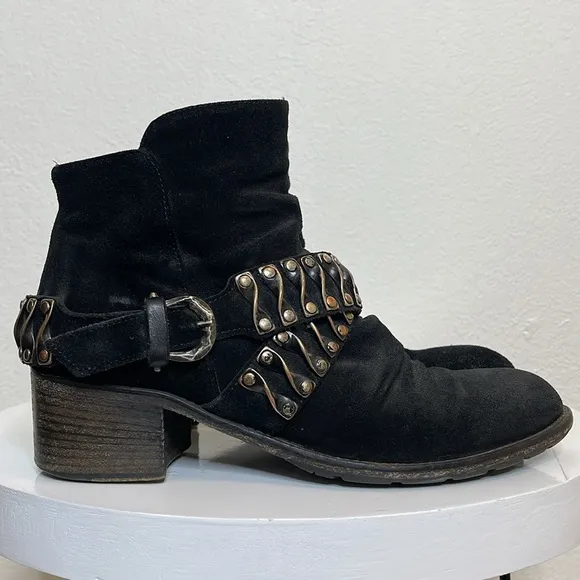 BARNEYS NEW YORK COOP DISTRESSED BLACK SUEDE LEATHER BELTED MOTO ANKLE BOOTS