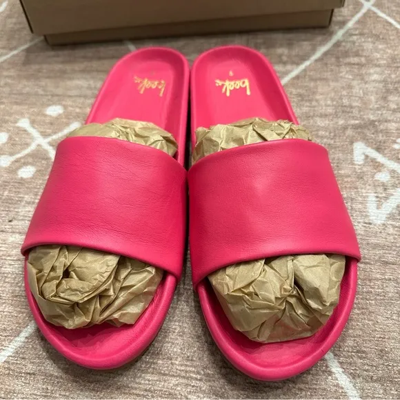 Beek Gallito sandals in size 9. Color is Azalea