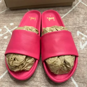Beek Gallito sandals in size 9. Color is Azalea