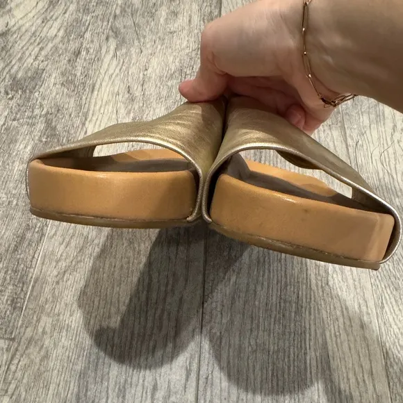 Beek gold Pelican leather platform sandals