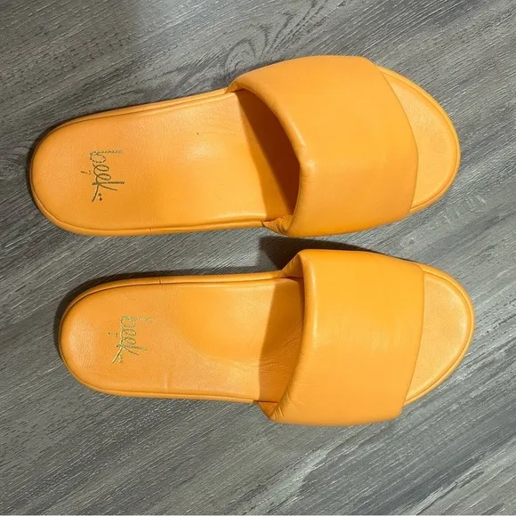 Beek Puffbird Sandals in Orchard Mille Orange New without Box