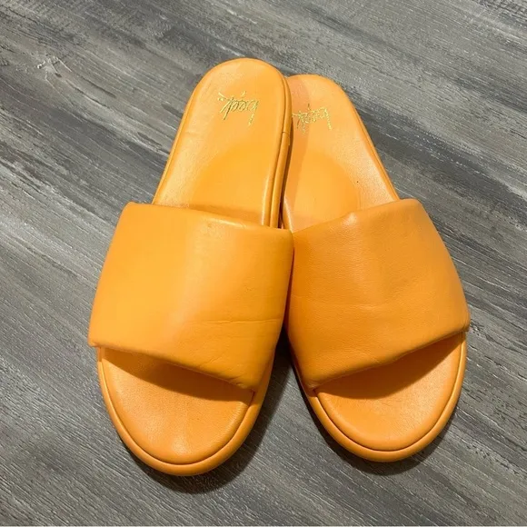 Beek Puffbird Sandals in Orchard Mille Orange New without Box