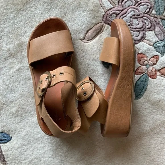 BEEK Swan Platform SandalHoney Neutral Size 8 US