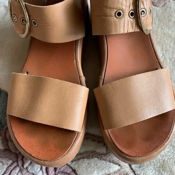 BEEK Swan Platform SandalHoney Neutral Size 8 US