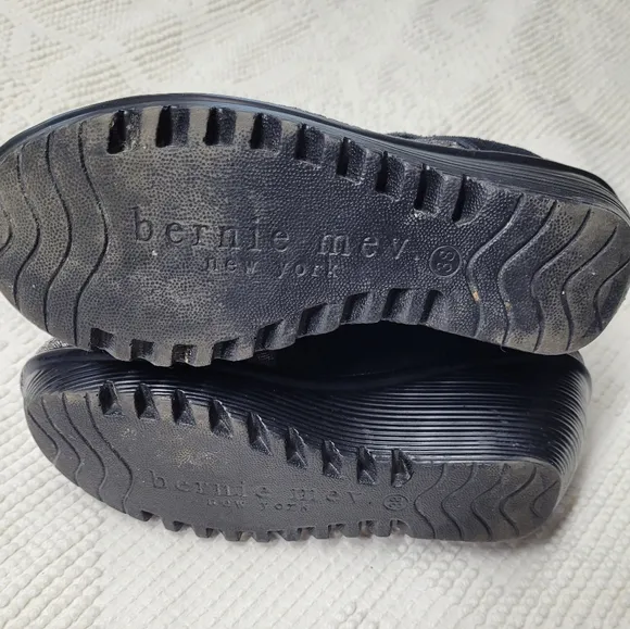 Bernie Mev New York Women's Black Gray Suede Jacqueline Wedge Bootie Size 38
