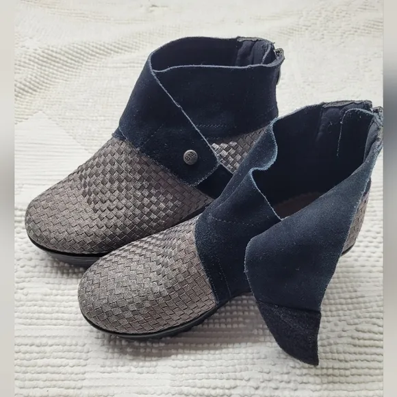 Bernie Mev New York Women's Black Gray Suede Jacqueline Wedge Bootie Size 38