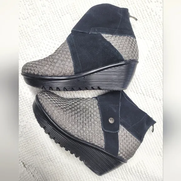 Bernie Mev New York Women's Black Gray Suede Jacqueline Wedge Bootie Size 38