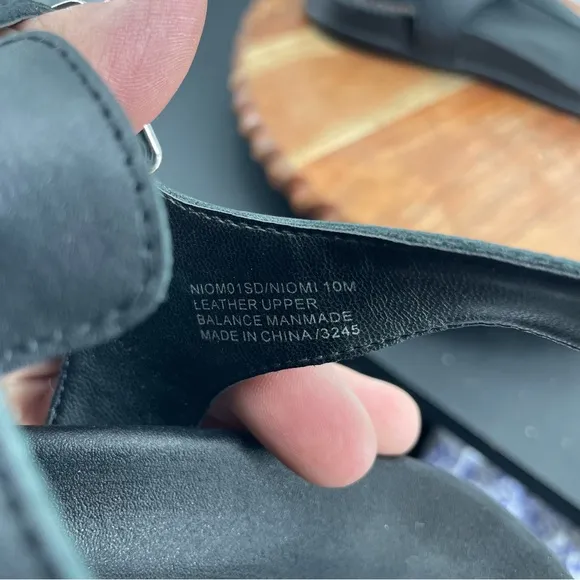 Blondo Niomi thong sandals black leather Sz 10