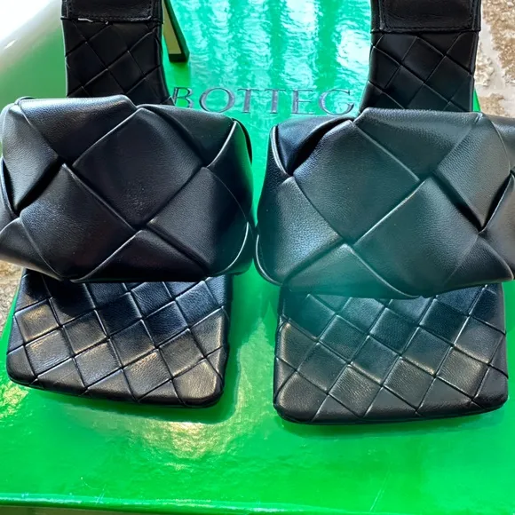 Bottega Veneta Lido Sandals💋