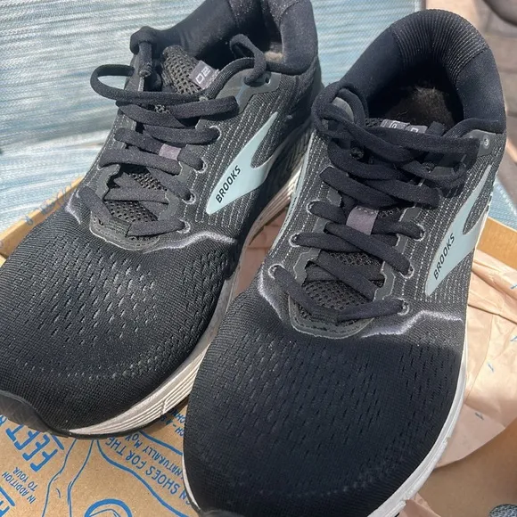 Brooks BEAST 20 Black Gray Running Athletic Sneakers sz 10 wide 2E EUC Shoes