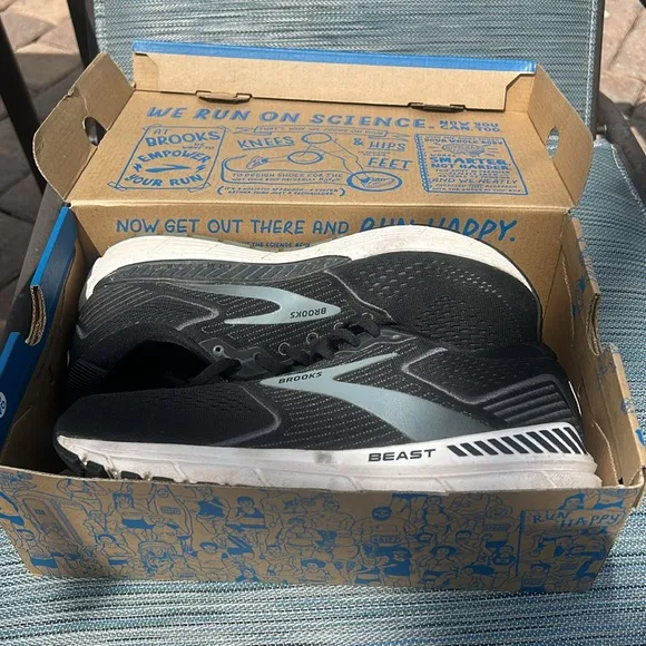 Brooks BEAST 20 Black Gray Running Athletic Sneakers sz 10 wide 2E EUC Shoes