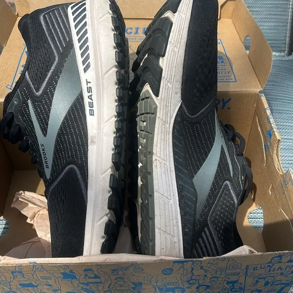 Brooks BEAST 20 Black Gray Running Athletic Sneakers sz 10 wide 2E EUC Shoes