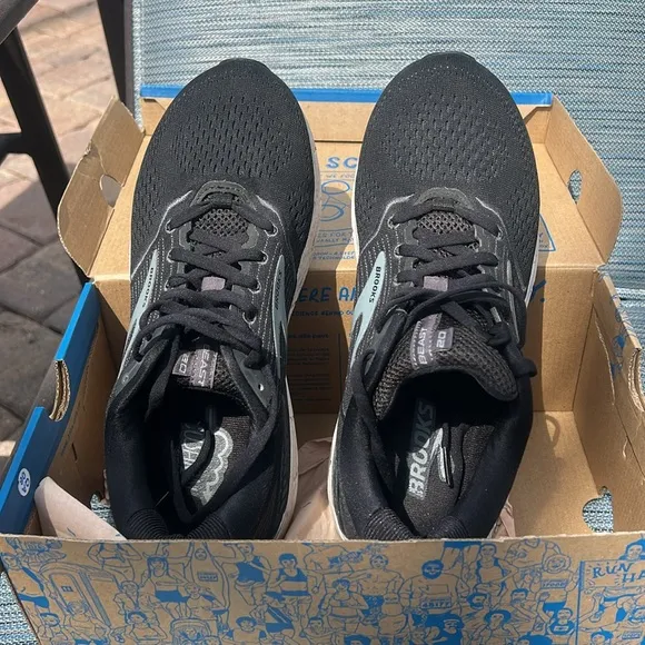 Brooks BEAST 20 Black Gray Running Athletic Sneakers sz 10 wide 2E EUC Shoes